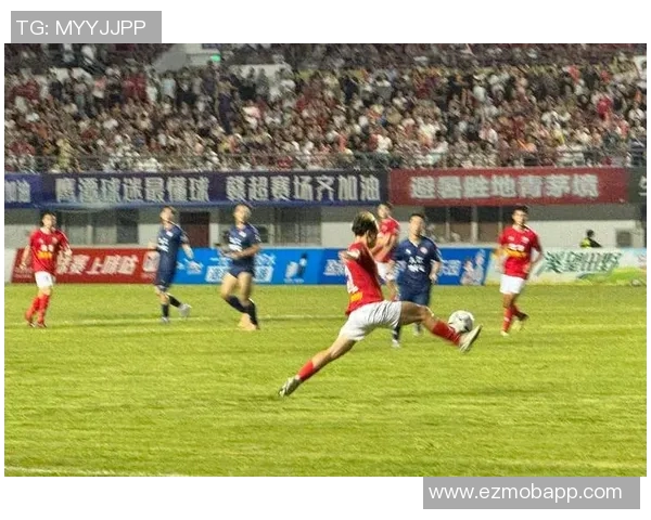 左脚踢足球的足球明星们如何用独特技巧征服绿茵场与球迷心灵