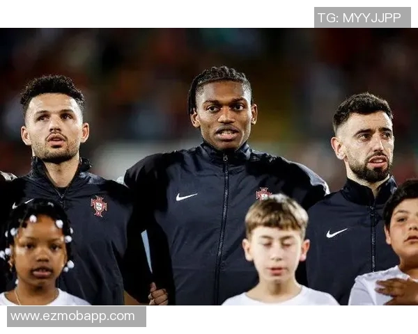 拉斐尔莱奥：从青涩少年到足球明星的辉煌旅程与成就解析